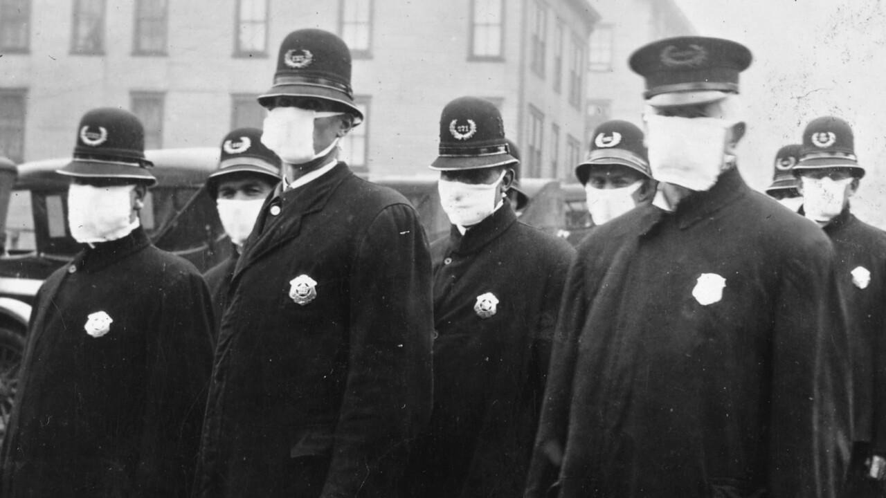 Seattle police in the U. S. with masks in 1918 while the Spanish flu was prevalent, Explanatory images of accelerating digital transformation due to COVID